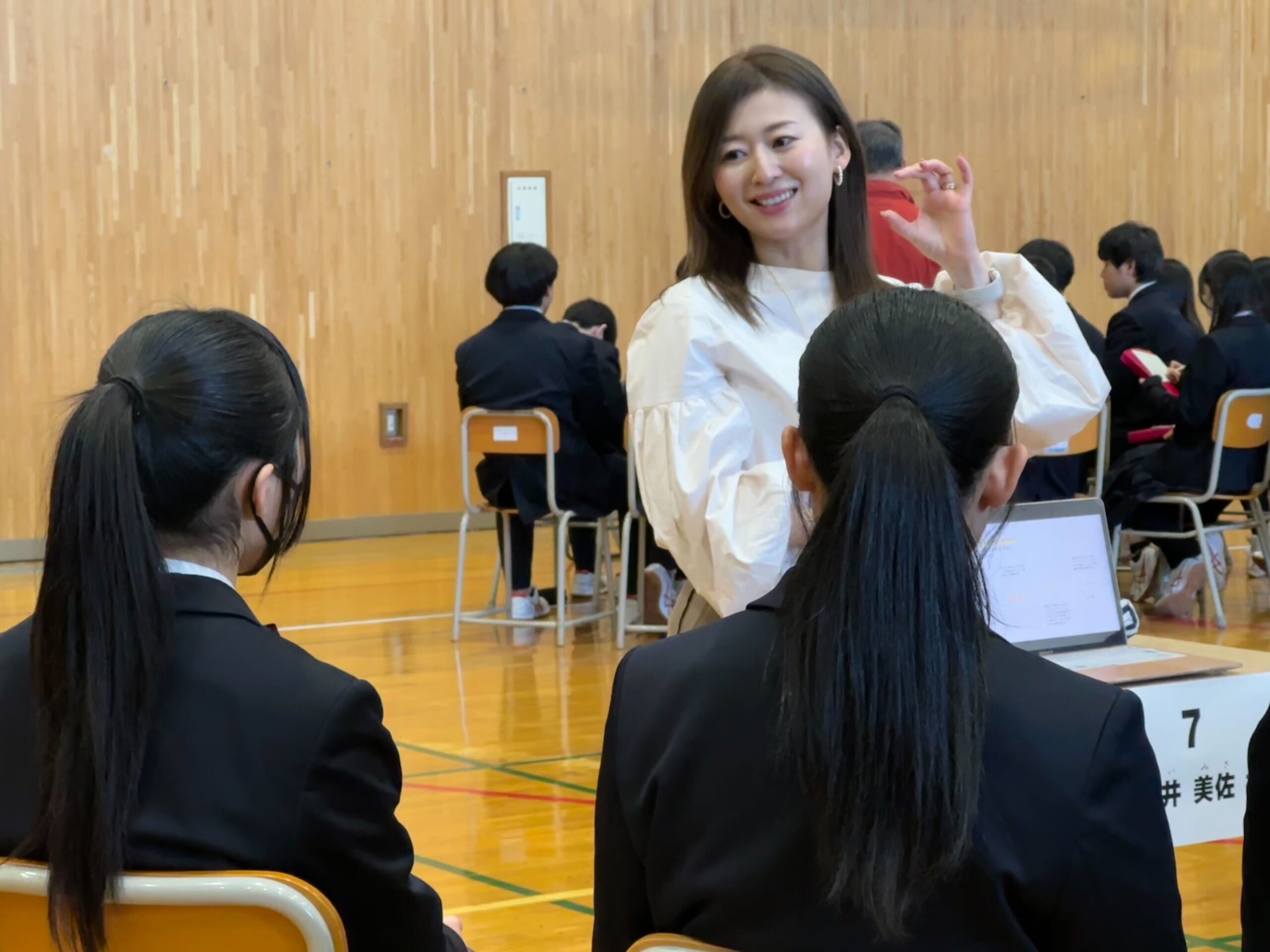 札幌東陵高校のキャリア教育の授業で国井美佐が特別講師を務めさせていただきました。